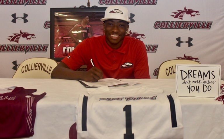 Collierville Scorer Signs with Greyhounds