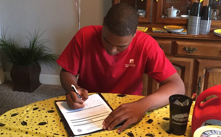 Little Rock Central Forward Inks with Greyhounds