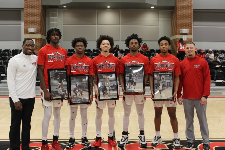 Greyhounds Win Streak Continues In Win On Sophomore Night