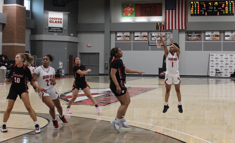 Free Throws Doom Lady Greyhounds at Home